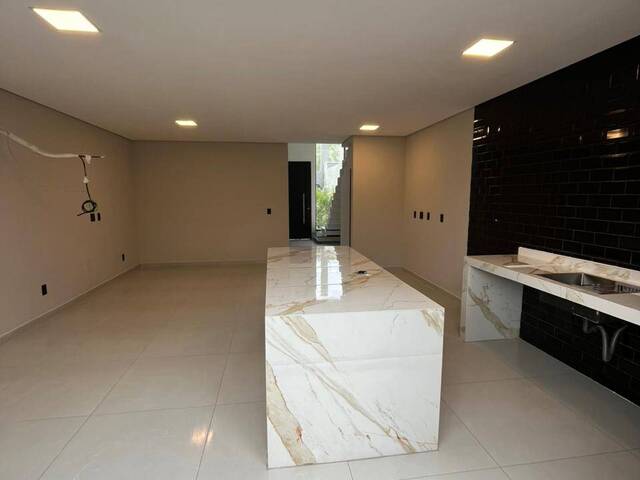 Sobrado para Venda em Carapicuíba - 5